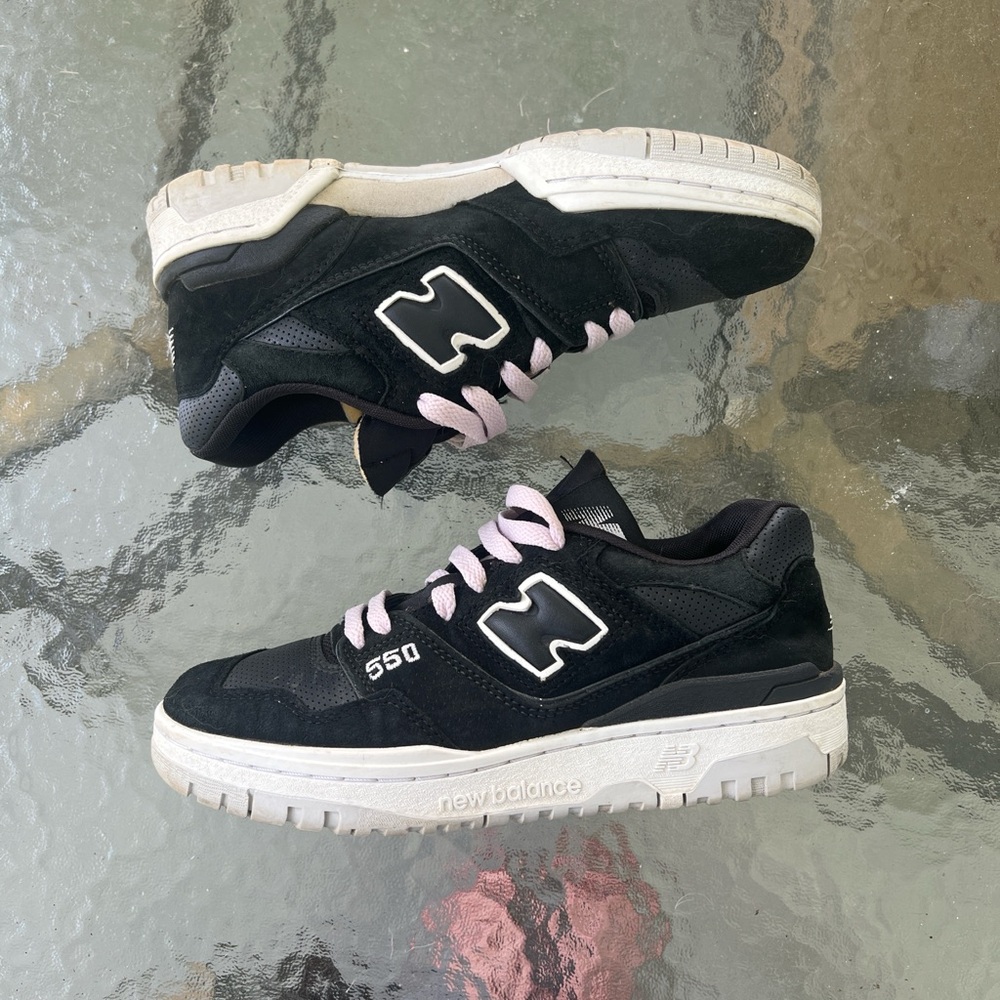 New Balance 550 Women's Black Sneakers with Pink Laces